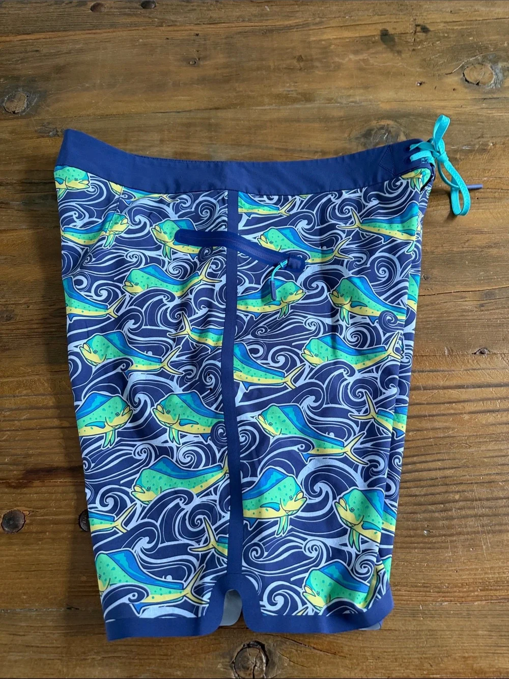 Vineyard Vines excellent size